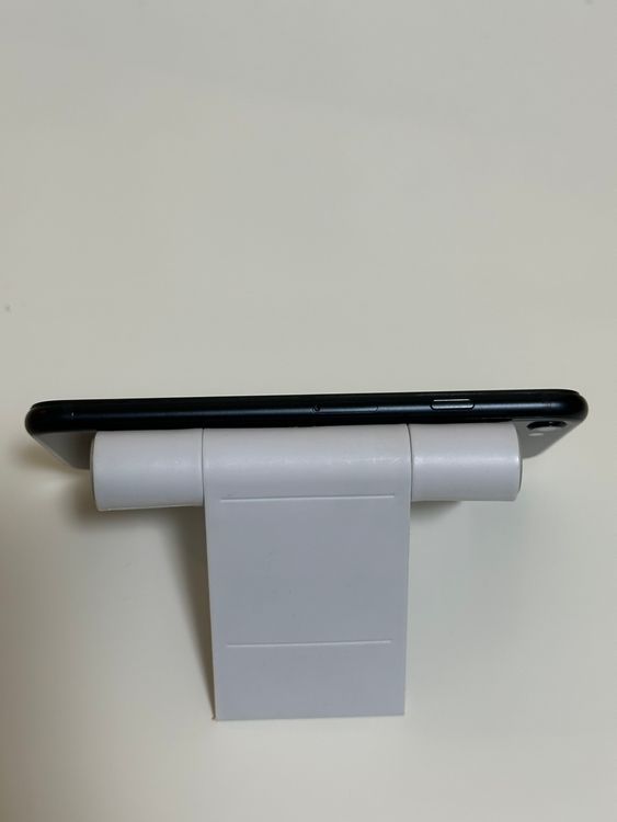 ��SIM�ե꡼ iPhoneSE ��3���� 64GB �ߥåɥʥ���