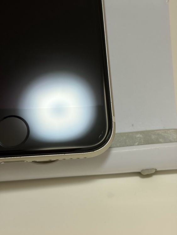 ���Хåƥ꡼82% SIM�ե꡼ iPhoneSE ��3���� 64GB �������饤��