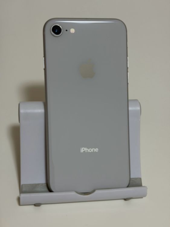 ��SIM�ե꡼ iPhone8 64GB ����С�