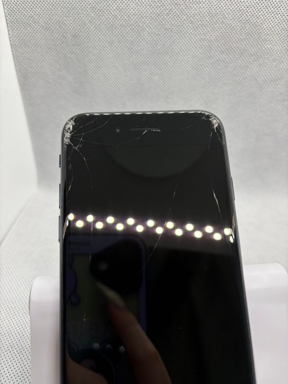 ���ϥԥͥ��ͥå� SIM�ե꡼ iPhoneSE ��3���� 64GB �ߥåɥʥ��� �Хåƥ꡼84%