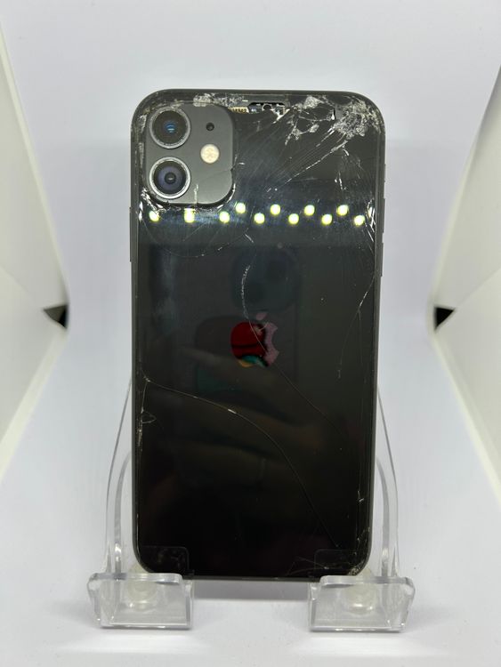 ��SIM�ե꡼ iPhone11  128GB �֥�å� �Хåƥ꡼83%