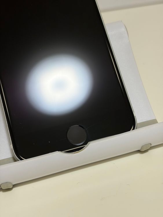 ���Хåƥ꡼80% SIM�ե꡼ iPhoneSE ��2���� 64GB �ۥ磻��