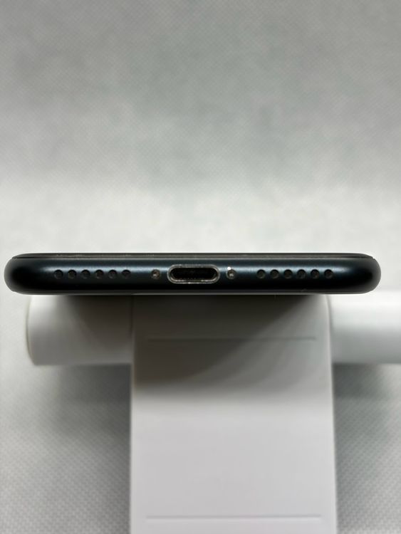 ��Ķ���� SIM�ե꡼ iPhoneSE ��3���� 64GB �ߥåɥʥ��� �Хåƥ꡼80%