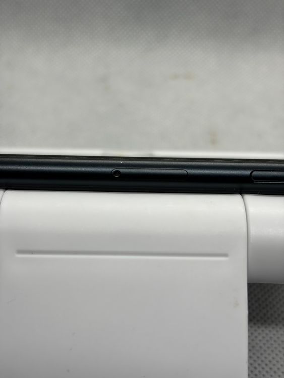 ���Хåƥ꡼87% Ķ���� SIM�ե꡼ iPhoneSE ��3���� 64GB �ߥåɥʥ���