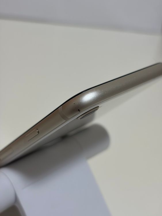 ���Хåƥ꡼84% SIM�ե꡼ iPhoneSE ��3���� 256GB �������饤��