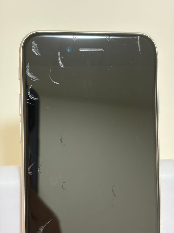���Хåƥ꡼80% SIM�ե꡼ iPhoneSE ��3���� 128GB �������饤��