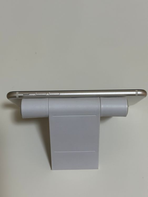 ��SIM�ե꡼ iPhoneSE ��3���� 64GB �������饤��