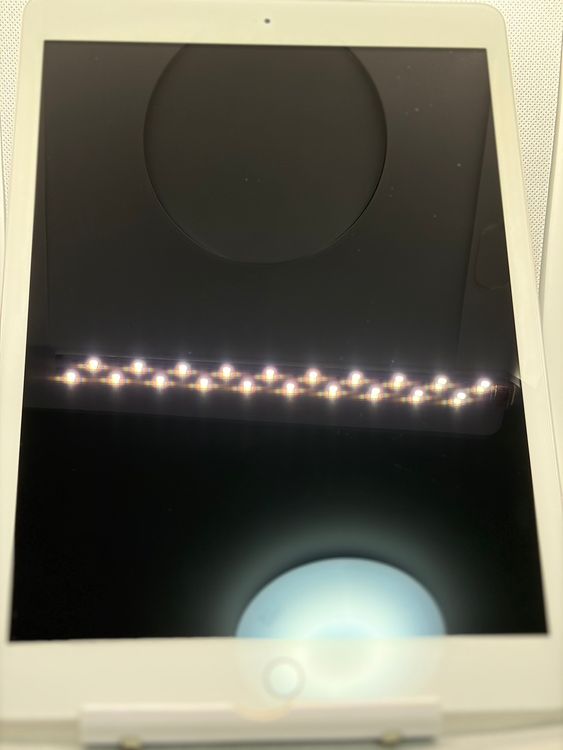 ���Хåƥ꡼84% iPad ��8���� 32GB ����С� Wi-Fi��ǥ�