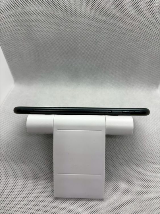 ���ϥԥͥ��ͥå� SIM�ե꡼ iPhoneSE ��3���� 64GB �ߥåɥʥ��� �Хåƥ꡼80%