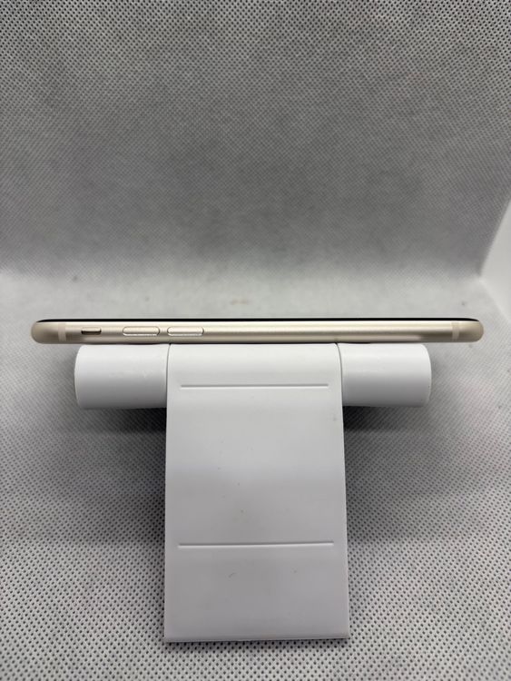 ���Хåƥ꡼100% SIM�ե꡼ iPhoneSE ��3���� 64GB �������饤��