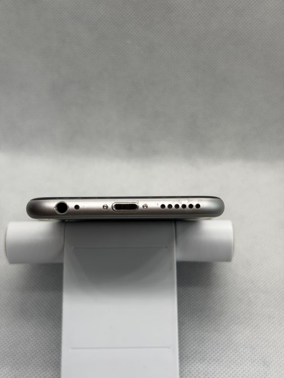 ���Хåƥ꡼82% SIM�ե꡼ iPhone6s 32GB ���졼