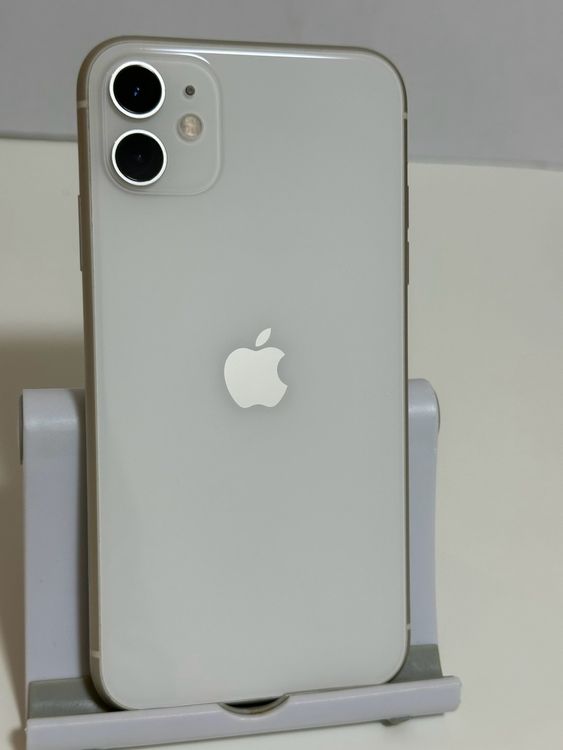 ���Хåƥ꡼84% SIM�ե꡼ iPhone11 128GB �ۥ磻��