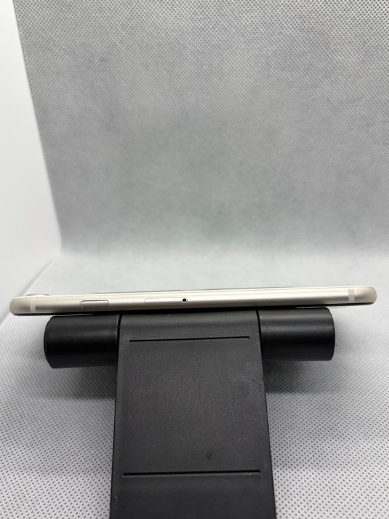 ���ϥԥͥ��ͥå� SIM�ե꡼ iPhoneSE ��3���� 64GB �������饤�� �Хåƥ꡼87%