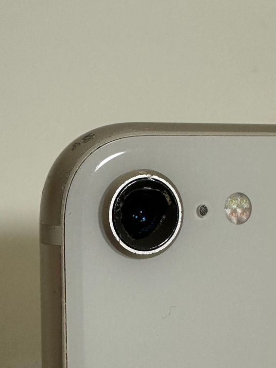 ���Хåƥ꡼90% SIM�ե꡼ iPhoneSE ��3���� 64GB �������饤��