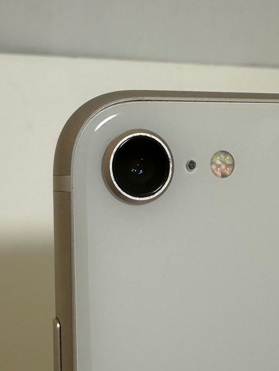 ���Хåƥ꡼80% SIM�ե꡼ iPhoneSE ��3���� 64GB �������饤��