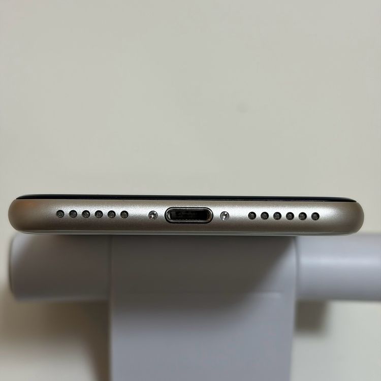 ���Хåƥ꡼93% SIM�ե꡼ iPhoneSE ��3���� 64GB �������饤��