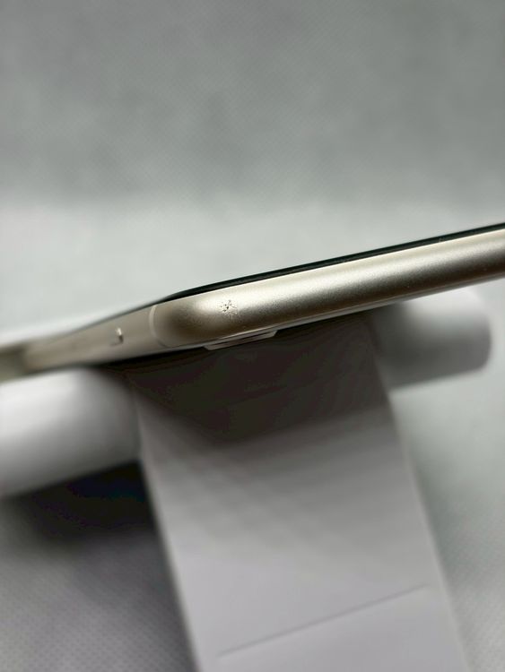 ���Хåƥ꡼84% SIM�ե꡼ iPhoneSE ��3���� 64GB �������饤��