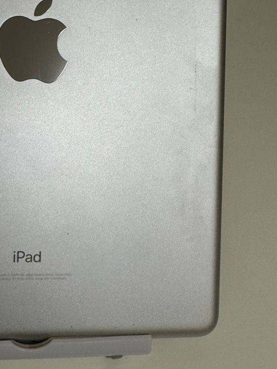 ���Хåƥ꡼84% iPad ��5���� 32GB ����С� Wi-Fi��ǥ�