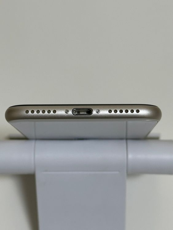 ��SIM�ե꡼ iPhoneSE ��3���� 128GB �������饤��