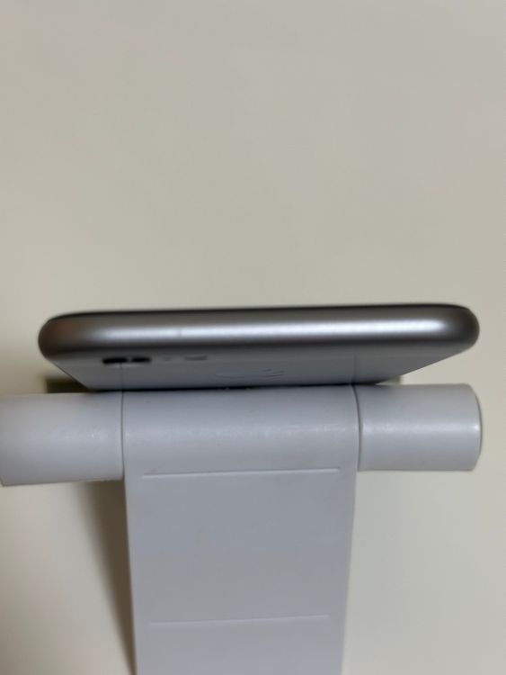 ���Хåƥ꡼100% iPhone6 64GB ���ڡ������쥤 au