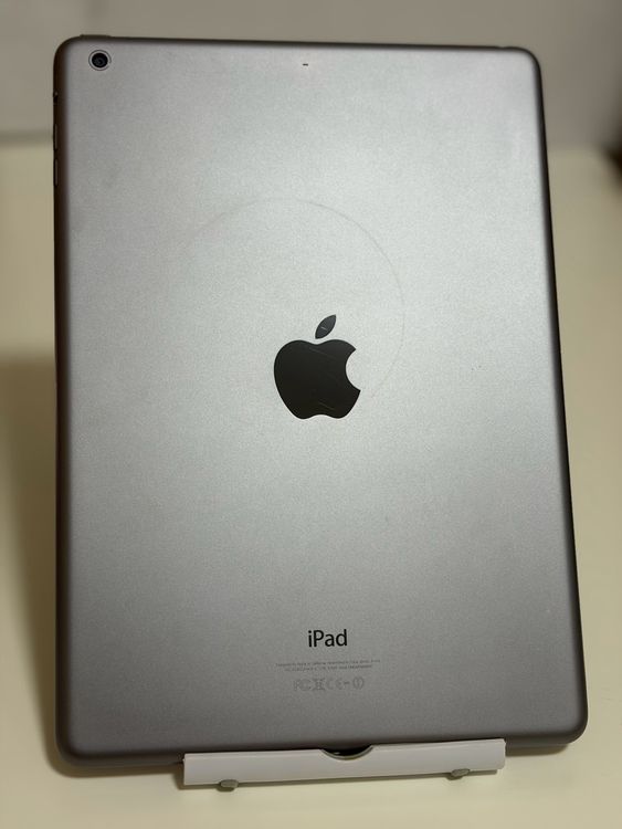 ��iPad Air ��1���� 16GB ���졼 Wi-Fi��ǥ�