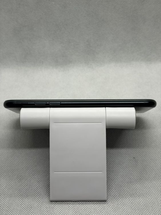���Хåƥ꡼89% SIM�ե꡼ iPhoneSE ��3���� 128GB �ߥåɥʥ���