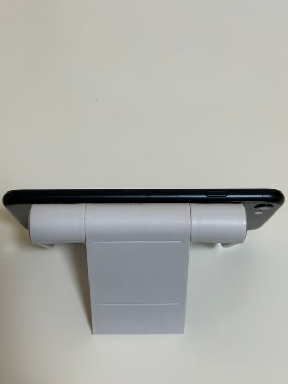 ��SIM�ե꡼ iPhoneSE ��3���� 128GB �ߥåɥʥ���