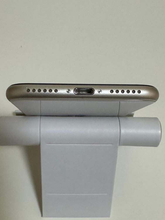 ��SIM�ե꡼ iPhoneSE ��3���� 64GB �������饤��