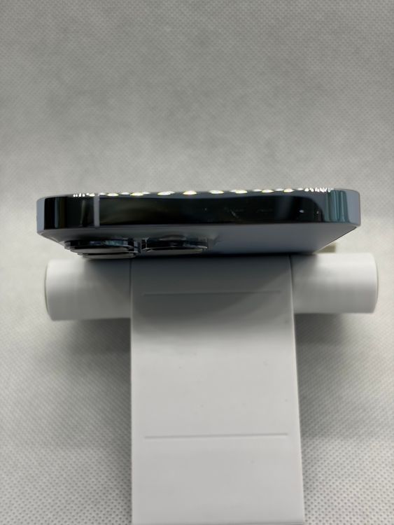 ���Хåƥ꡼89% SIM�ե꡼ iPhone13Pro 256GB ������֥롼