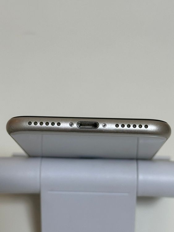 ��SIM�ե꡼ iPhoneSE ��3���� 64GB �������饤��