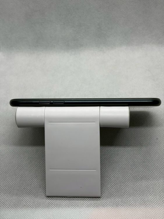 ���Хåƥ꡼88% Ķ���� SIM�ե꡼ iPhoneSE ��3���� 64GB �ߥåɥʥ���