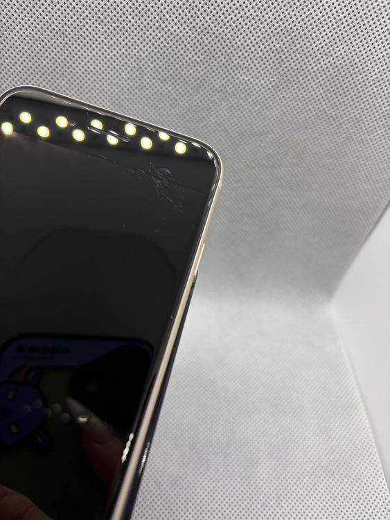 ���ϥԥͥ��ͥå� SIM�ե꡼ iPhoneSE ��3���� 64GB �������饤�� �Хåƥ꡼84%