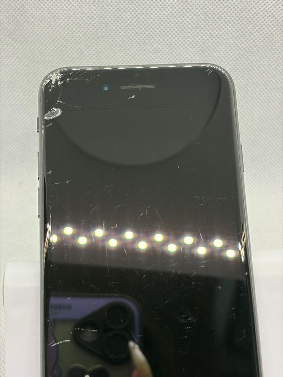 ���Хåƥ꡼84% SIM�ե꡼ iPhoneSE ��2���� 64GB �֥�å�