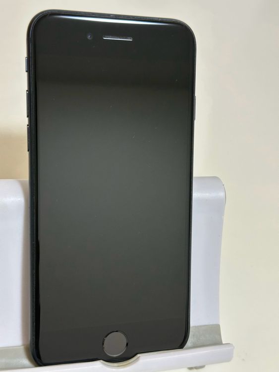 ���Хåƥ꡼85% SIM�ե꡼ iPhoneSE ��3���� 64GB �ߥåɥʥ���