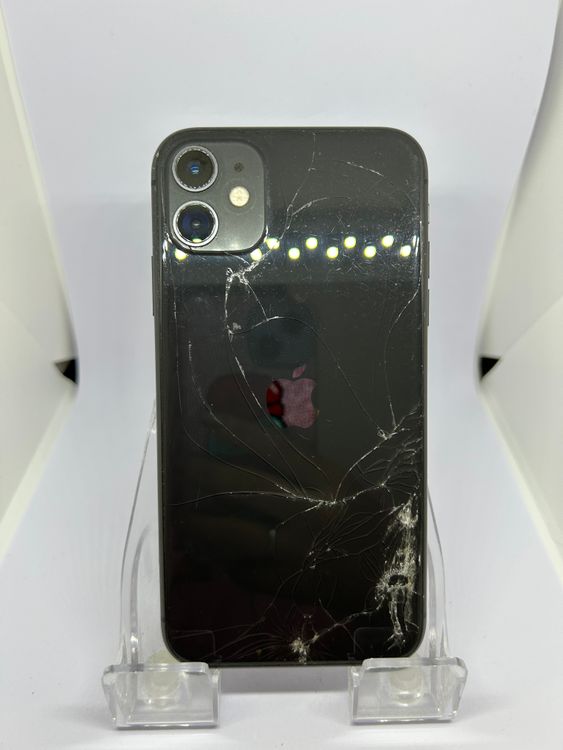 ��SIM�ե꡼ iPhone11  128GB �֥�å� �Хåƥ꡼70%