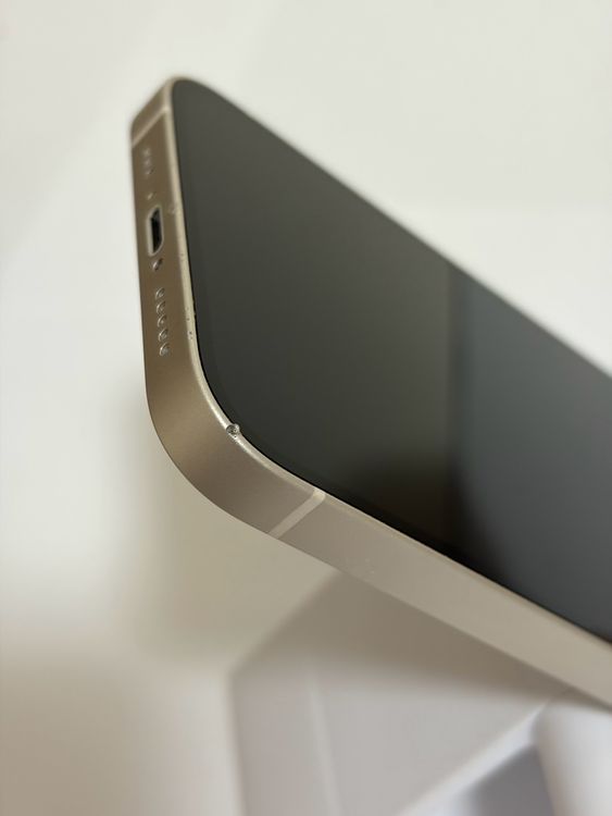 ���Хåƥ꡼82% SIM�ե꡼ iPhone14 128GB �������饤��