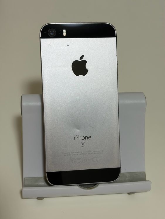 ���Хåƥ꡼89% SIM�ե꡼ iPhoneSE 64GB ���졼