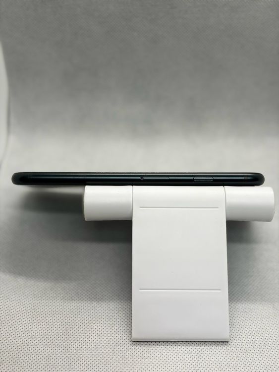 ��Ķ���� SIM�ե꡼ iPhoneSE ��3���� 64GB �ߥåɥʥ��� �Хåƥ꡼80%