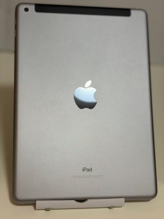 ��SIM�ե꡼ iPad ��5���� 32GB ���졼
