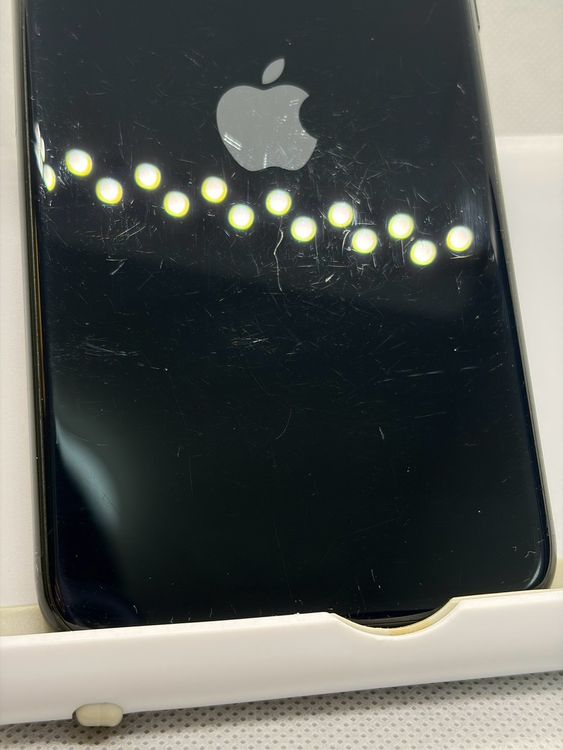 ���Хåƥ꡼90% SIM�ե꡼ iPhoneSE ��3���� 64GB �ߥåɥʥ���