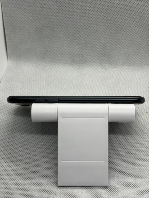 ��Ķ���� SIM�ե꡼ iPhoneSE ��3���� 64GB �ߥåɥʥ��� �Хåƥ꡼83%