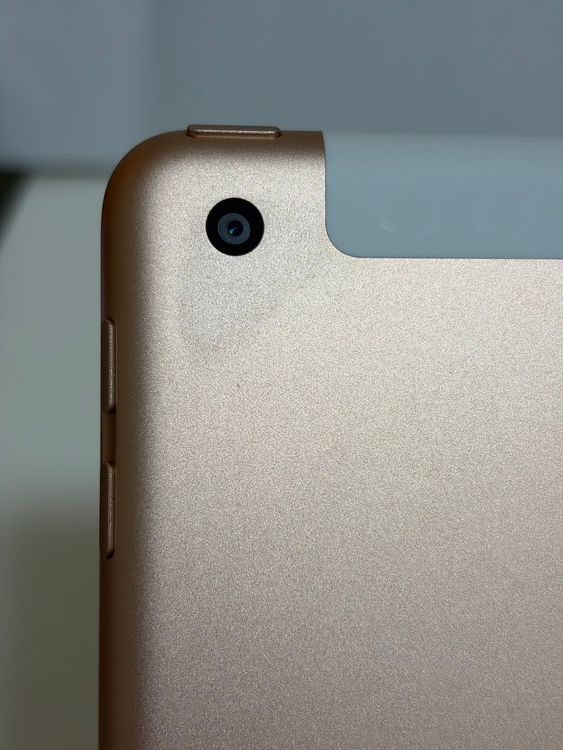 ���Хåƥ꡼95% ���� SIM�ե꡼ iPad ��6���� 32GB �������