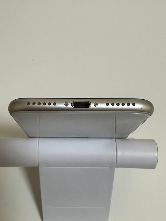 ��SIM�ե꡼ iPhoneSE ��3���� 64GB �������饤��
