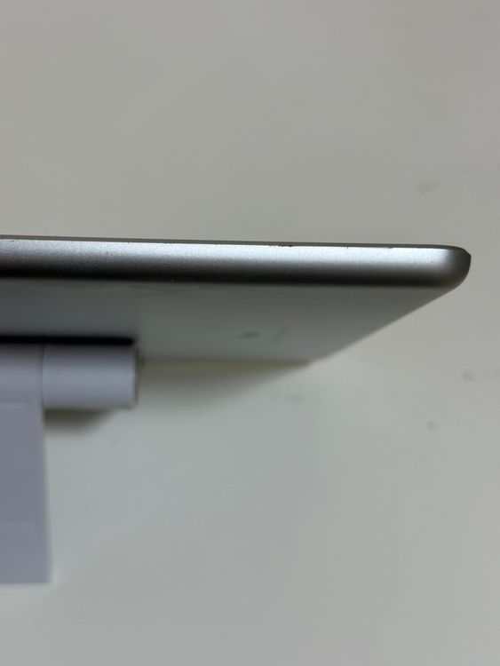 ���Хåƥ꡼84% iPad ��5���� 32GB ����С� Wi-Fi��ǥ�