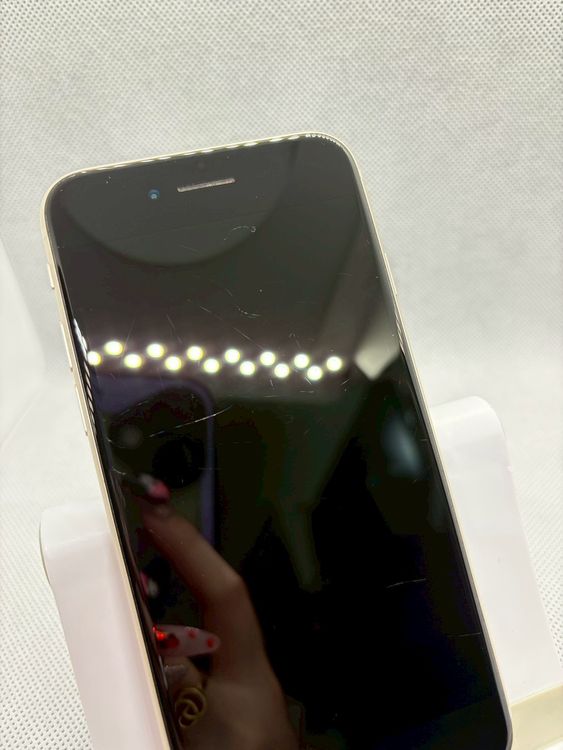 ���ϥԥͥ��ͥå� SIM�ե꡼ iPhoneSE ��3���� 64GB �������饤�� �Хåƥ꡼85%