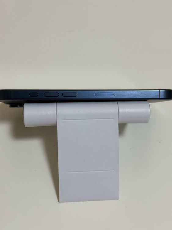 ���Хåƥ꡼95% ����Ʊ�� iPhone15Pro 128GB �֥롼�����˥���