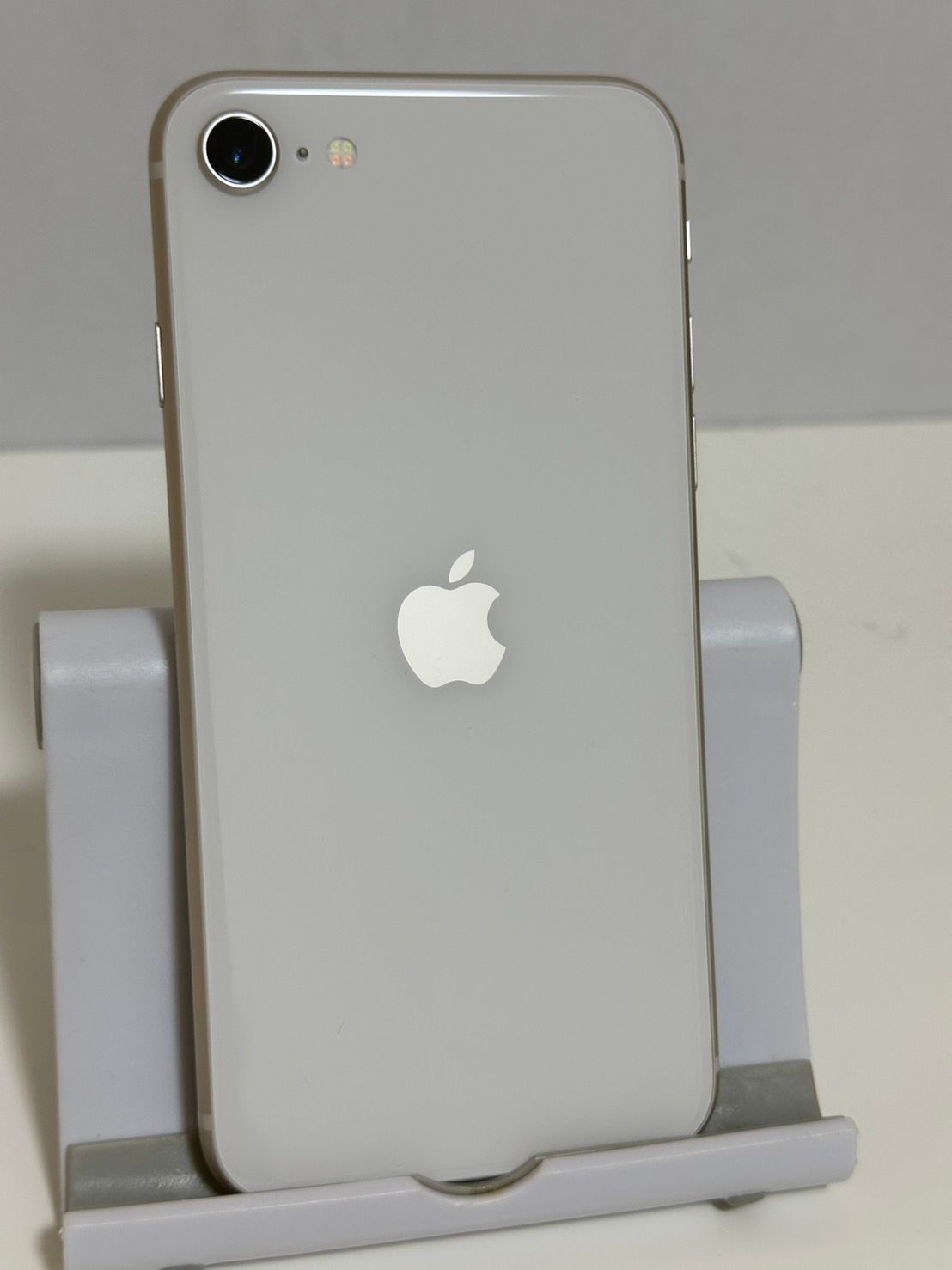 ムスビー｜○新品同様 バッテリー88% SIMフリー iPhoneSE 第3世代 64GB