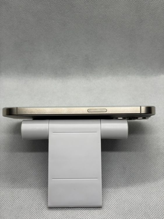 ���Хåƥ꡼86% SIM�ե꡼ iPhone15Pro 128GB �ʥ���������˥���