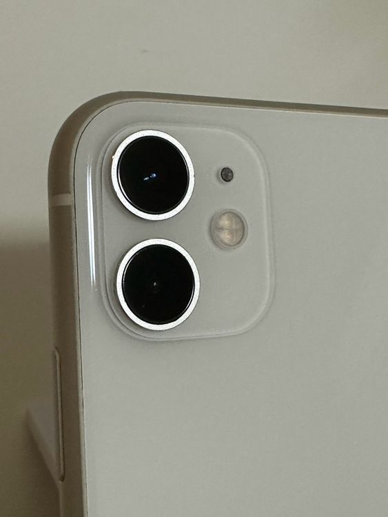 ���Хåƥ꡼84% SIM�ե꡼ iPhone11 128GB �ۥ磻��