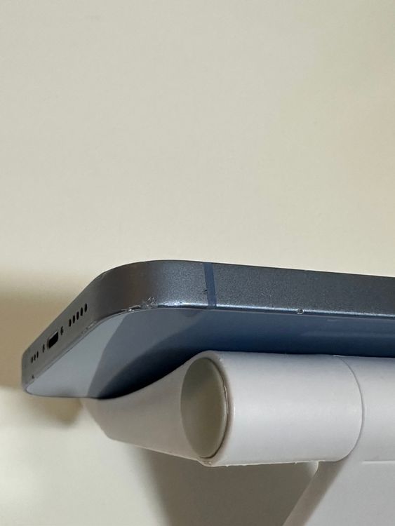 ���Хåƥ꡼80% SIM�ե꡼ iPhone14 128GB �֥롼